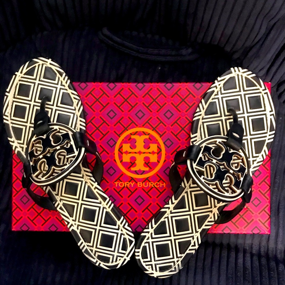 Tory Burch Metal Miller New Ivory/Perfect Navy size 8